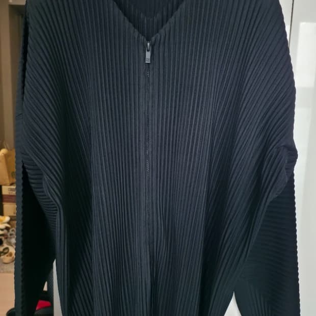 옴므플리세 블랙 브이넥 집업 가디건3