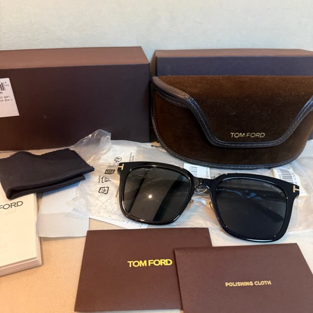 톰포드 tf1245K-01A 블랙 선글라스 풀세트입니다.