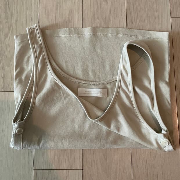 낫띵에브리띵 side button detail sleeveless
