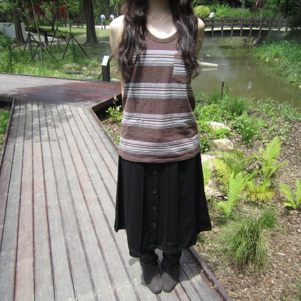 빈티지 라운드넥 슬리브리스 티셔츠 스트라이프 패턴 디테일 브라운 k81
