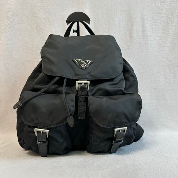 프라다 포코노 나일론 백팩 투포켓 버클 미디움