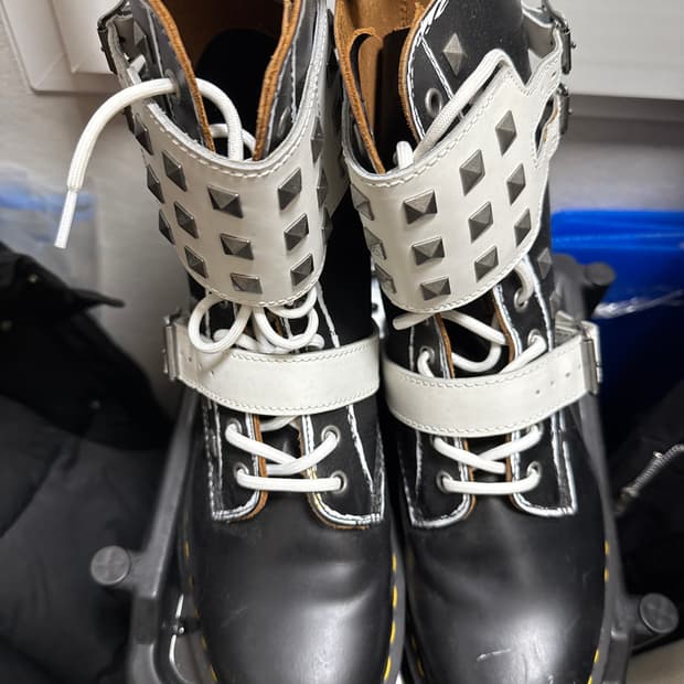 닥터마틴 1490 Joska stud UK8 (270) 