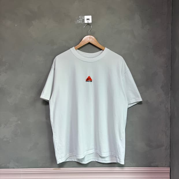 나이키 ACG 반팔 화이트
