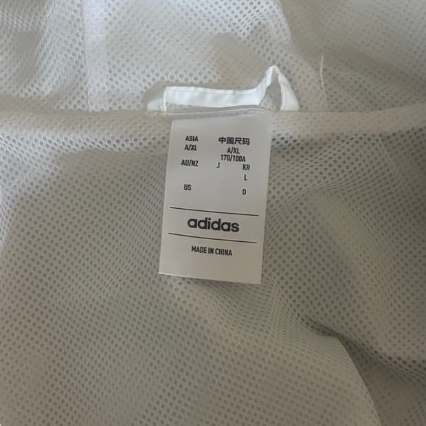 아디다스 흰색 바람막이 L사이즈