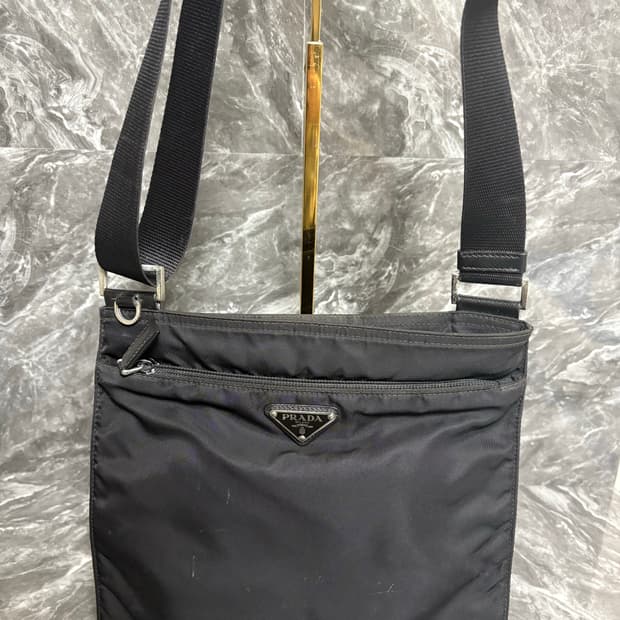 프라다 리나일론 트라이앵글 삼각로고 크로스 메신저백