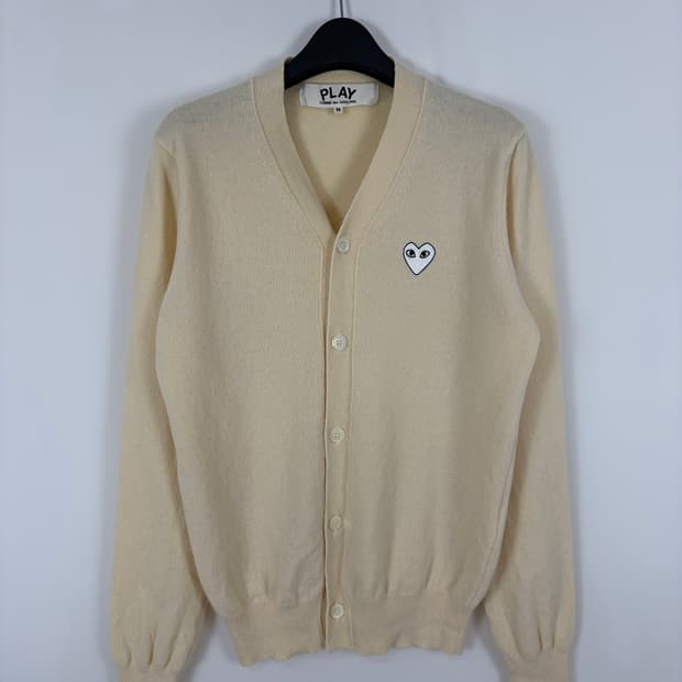 a47) 꼼데가르송 플레이 화이트하트 와펜 가디건