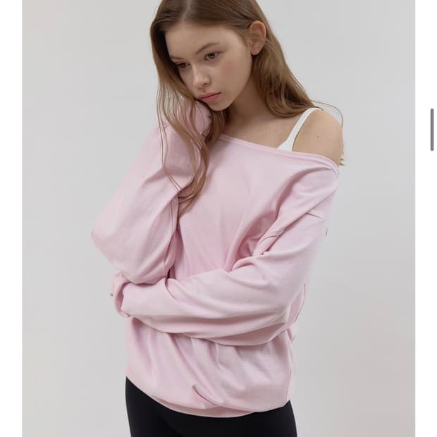 헤더먼트 오프숄더 스웻 탑 베이비핑크