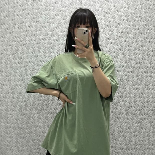 칼하트 키치 피스타치오그린 박스로고 포켓 반팔티 L C13681