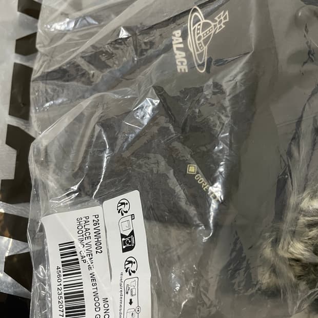 팔라스 x 비비안 웨스트우드 고어텍스 슈팅 캡 모노 프린트