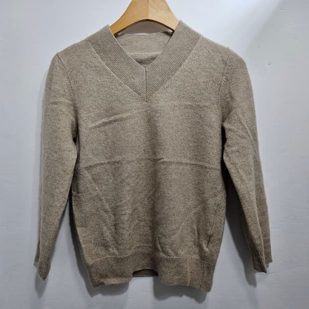 H.CASHMERE 캐시미어견 혼방 브이넥 니트