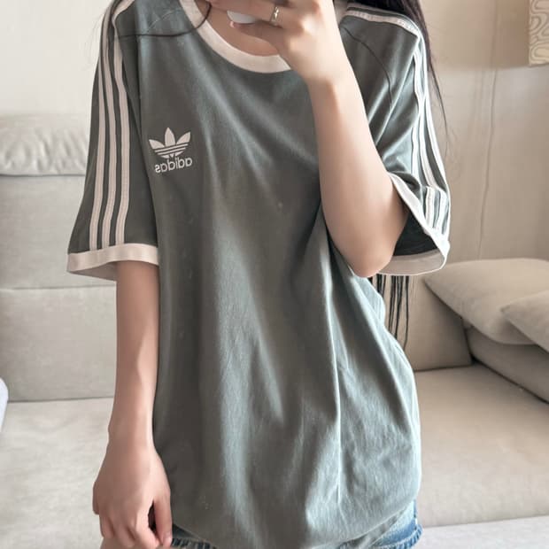 아디다스 카키 링거 반팔