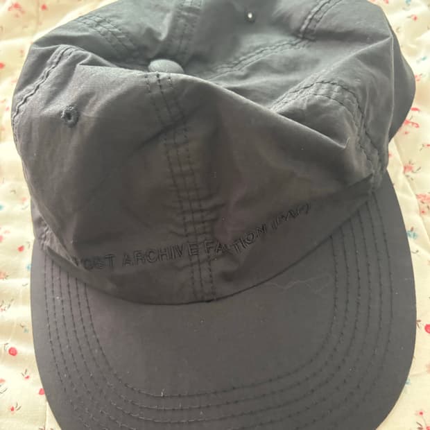 포스트 아카이브팩션 8.0 right cap