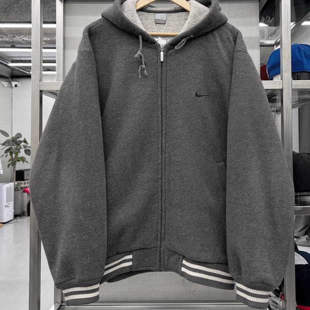 나이키 00s 배스킷볼 스우시 플리스 점퍼 차콜