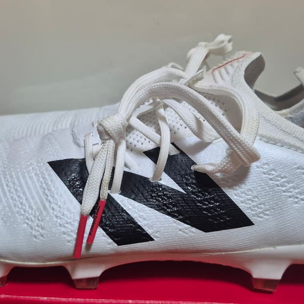 뉴발란스 퓨론 v7+ 프로 FG 축구화 260