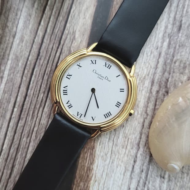 [특가상품]정품 크리스찬디올 골드 3단 라운드 남여공용 시계