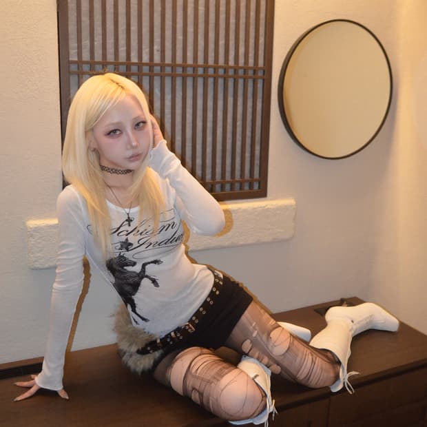 스키즘인듀싱 슬리브 탑 화이트