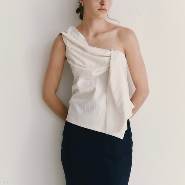 르에 트위스트 오프 숄더 탑 lea 