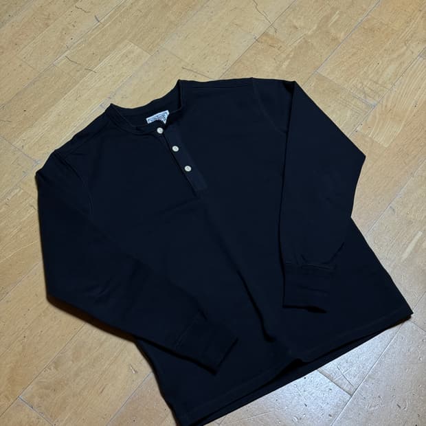 브론슨 헨리넥 롱슬리브 