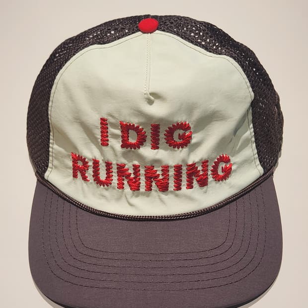 알렉스조노 i dig running 트러커 캡
