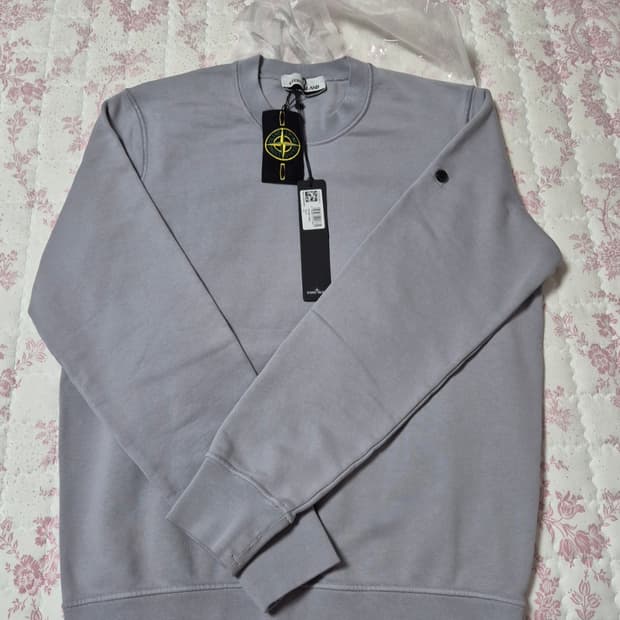 새상품 24SS스톤아일랜드 맨투맨 90-S