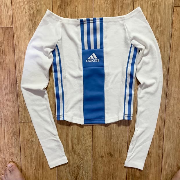 아디다스 화이트 하늘 소라 커스텀 오프숄더 한소희탑 긴팔 대장 유일매물