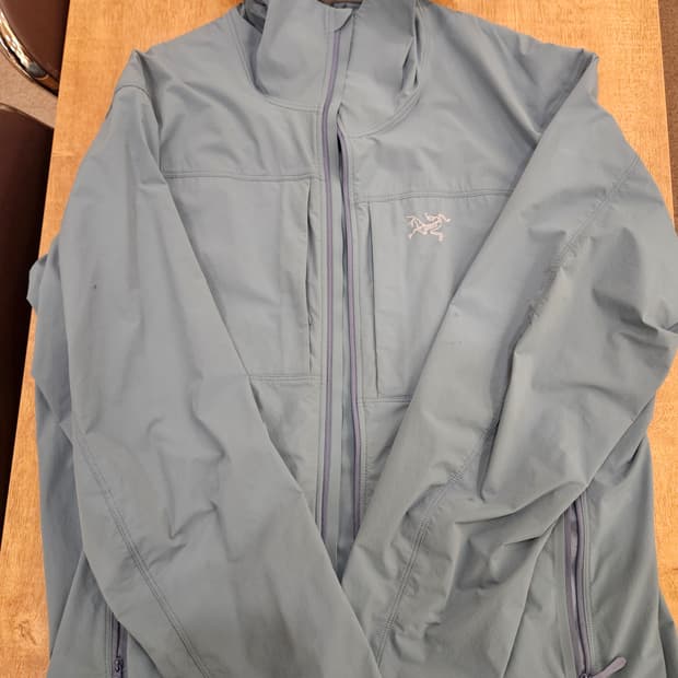 아크테릭스 감마 lt 후드 솔레스