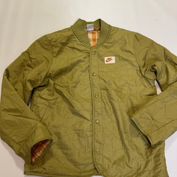 나이키 퀄티드 올리브그린 깔깔이 점퍼(L사이즈)