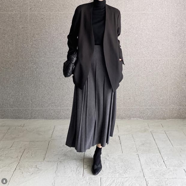 유노이아 플리츠 스커트 차콜