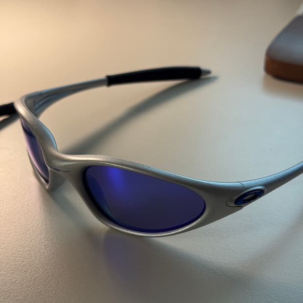 오클리 미뉴트(Oakley Minute)