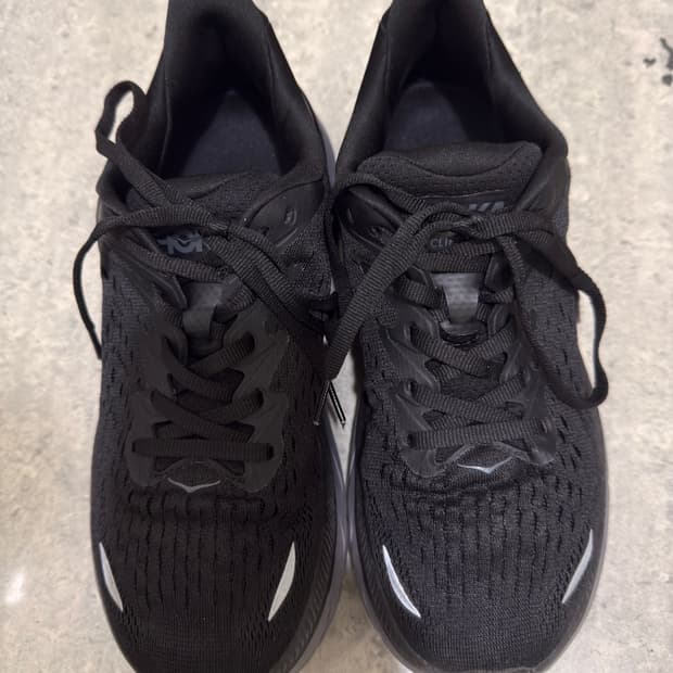 호카 클리프톤 8 블랙 250 팝니다