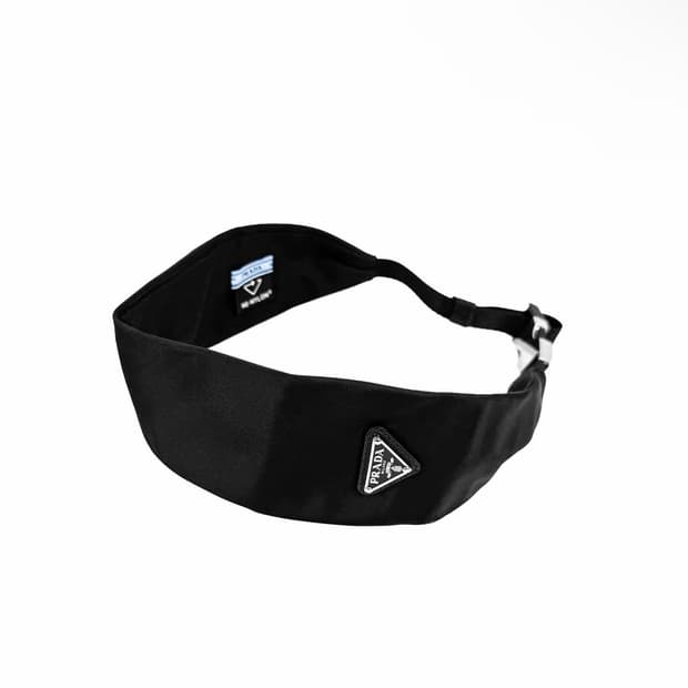 프라다 여성 리나일론 삼각로고 버클 헤어밴드 머리띠 블랙 1IE020