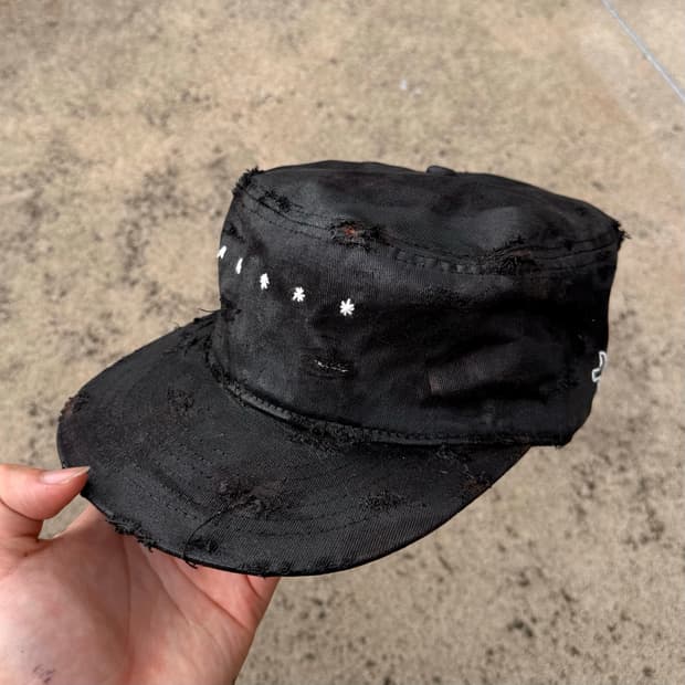 Distressed rusted oil coating wax cap