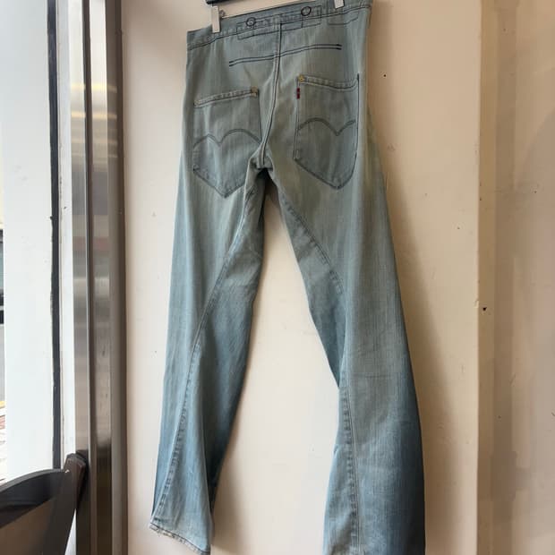 Levis RED 01ss
