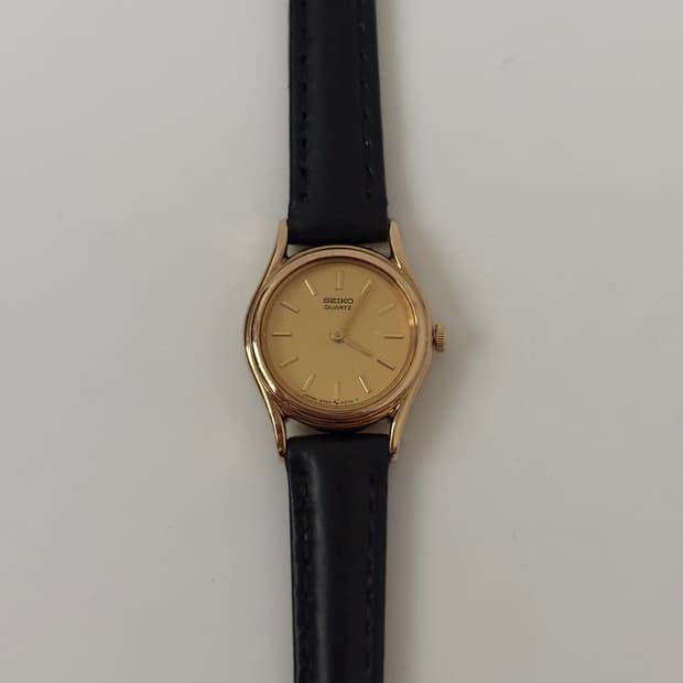 1980s Gold Mini Ladies Quartz(Deadstock)