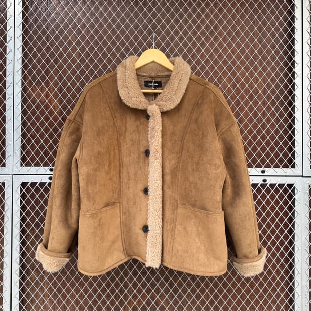 마리끌레르 버튼 카라 스웨이드 오버핏 무스탕 자켓 F