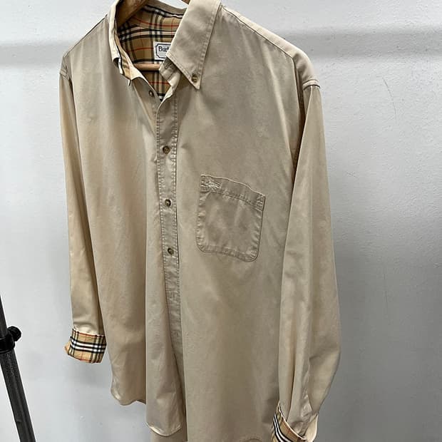 105-110) 버버리 소매체크 베이지셔츠 
