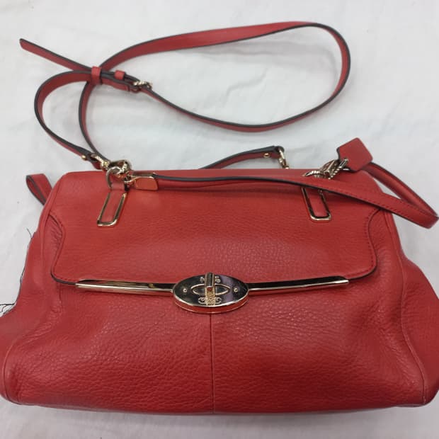 코치 메디슨 가죽 사첼백 레드