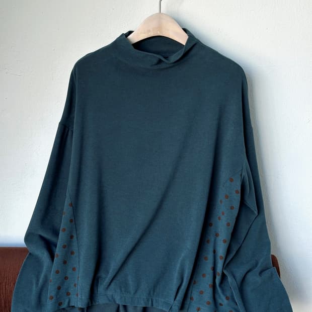 Stretched fabric panel design mock neck 