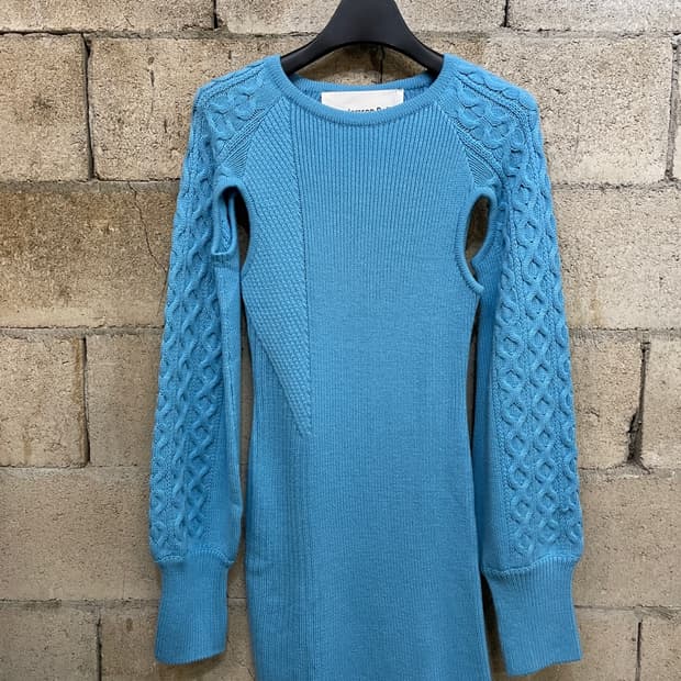 앤더슨 벨 배티 컷 아웃 니트 원피스 