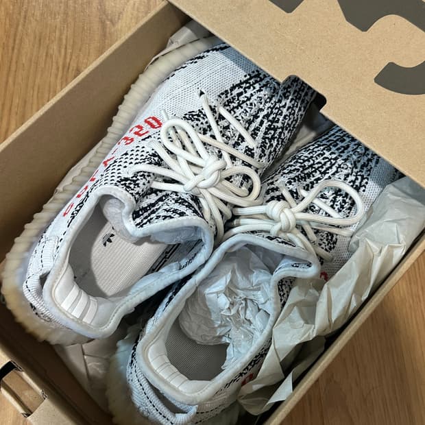 YEEZY BOOST 350 v2 (이지부스트) 지브라