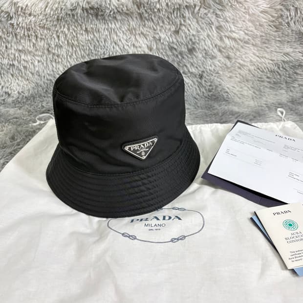 프라다 리나일론 버킷햇 블랙 M사이즈 새상품급