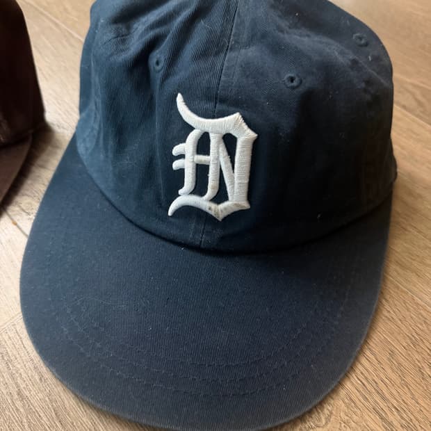 아노트 모자 네이비 브라운