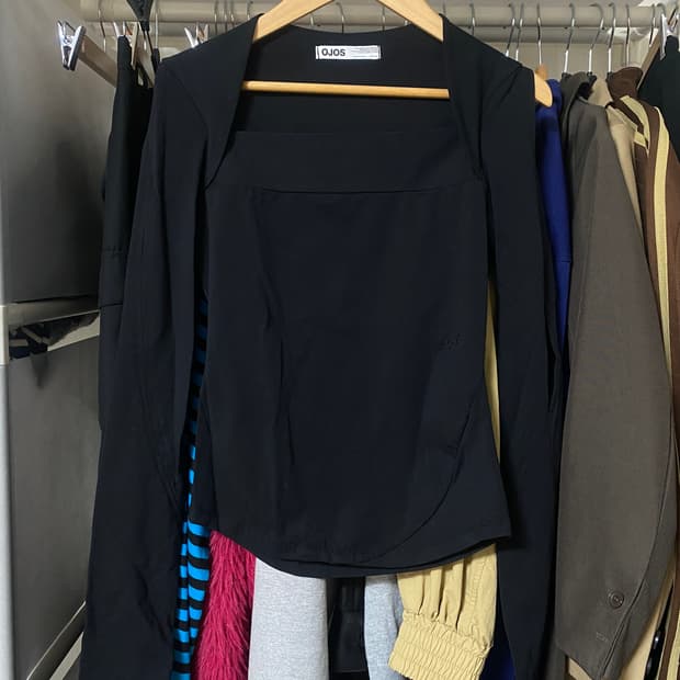 오호스 숄더 랩 롱슬리브 블랙