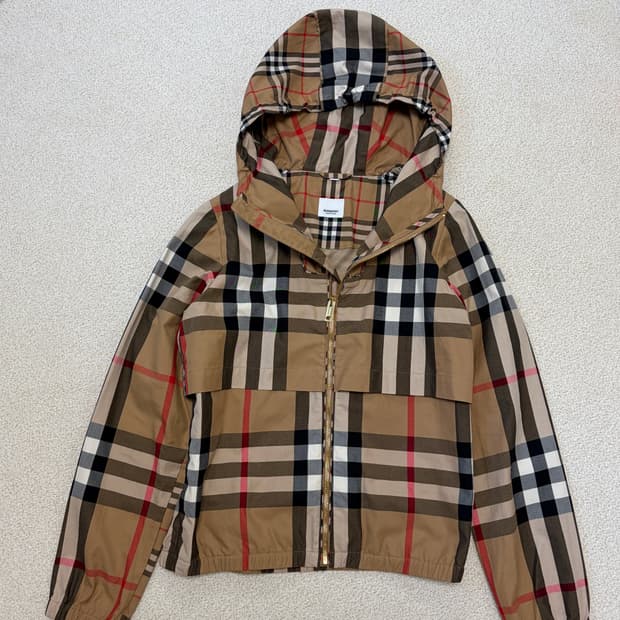 정품 버버리 체크 후드 바람막이 자켓