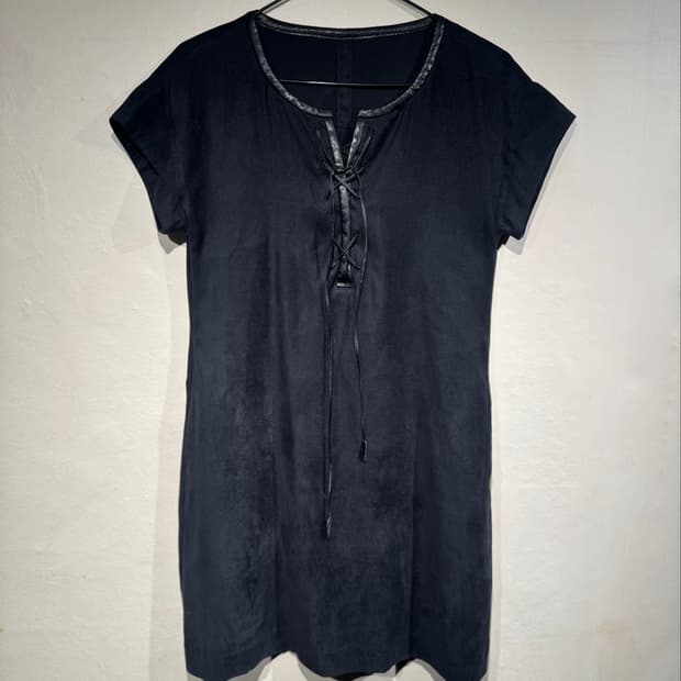 Leather V-neck black one pice  