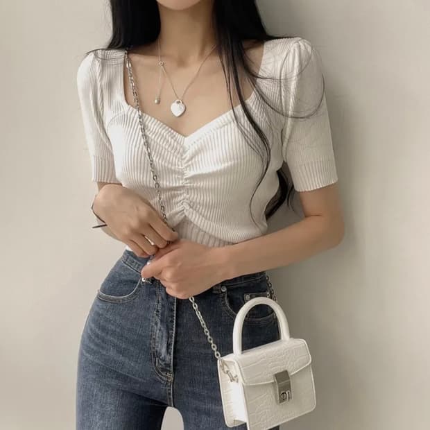 (새상품) 하트넥 골지 셔링 크롭 반팔니트 아이보리 FREE