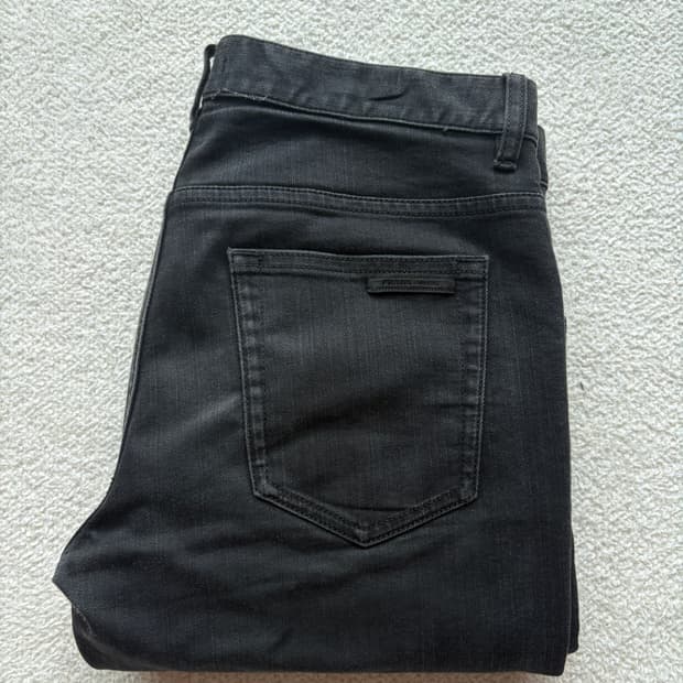 [33] Prada black jean