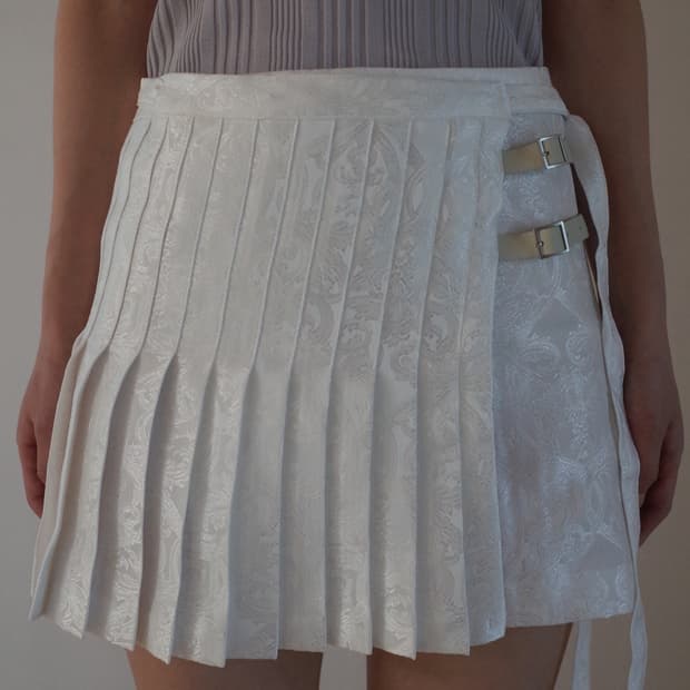 하우스므세  JACQUARD WRAP PLEATS SKIRT white