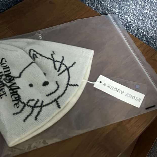 어라이트앵글 CAT FACE BEANIE (WHITE)