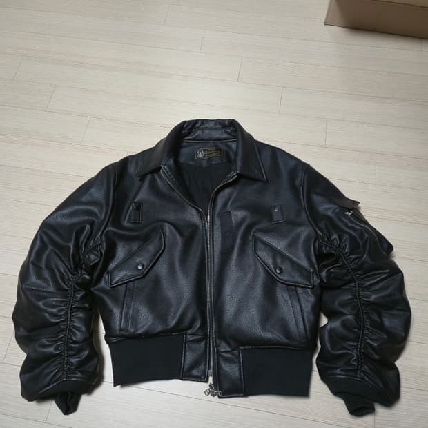 포그서비스x더써든랩 레더 봄버